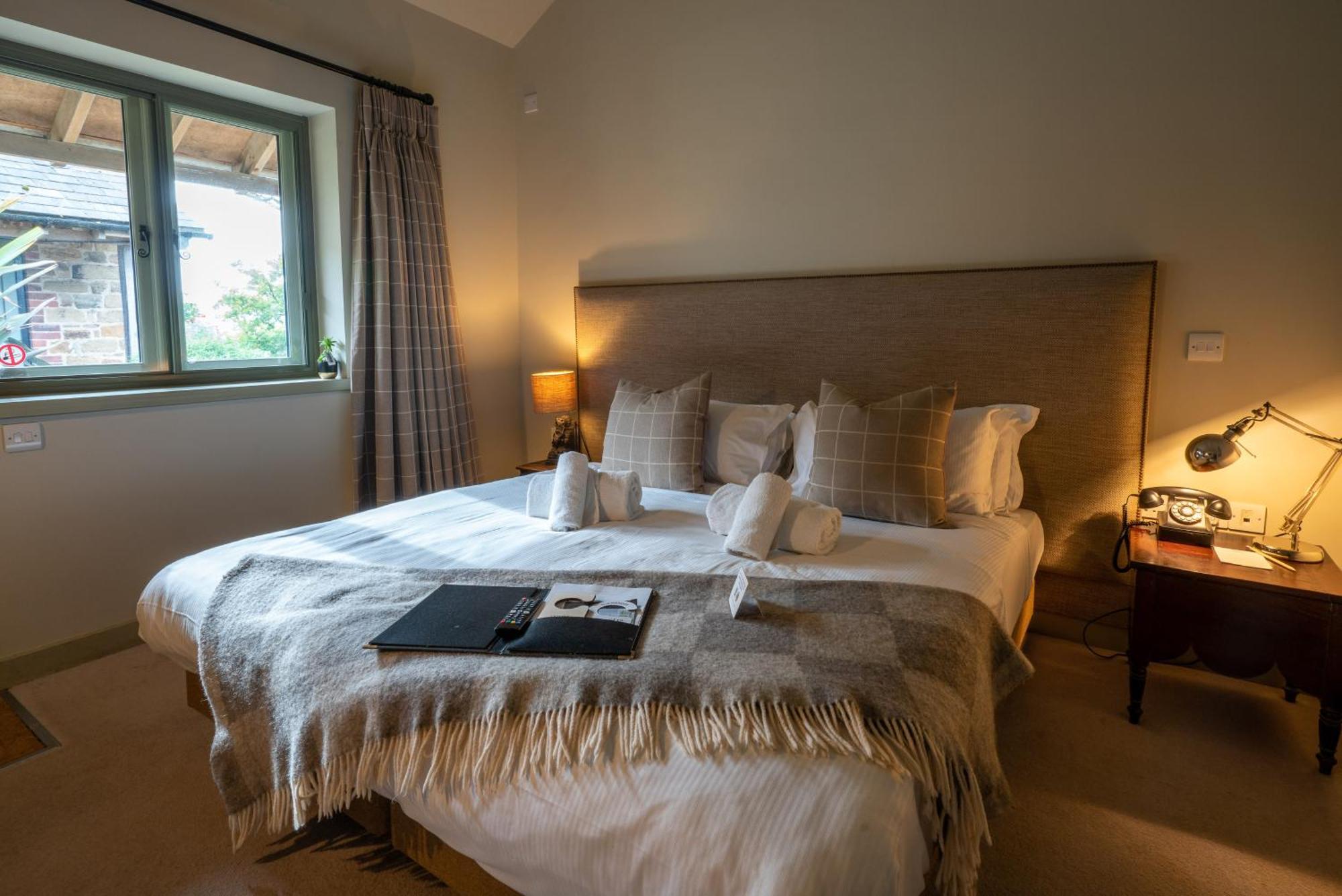 The Welldiggers Arms Bed & Breakfast Петуърт Екстериор снимка