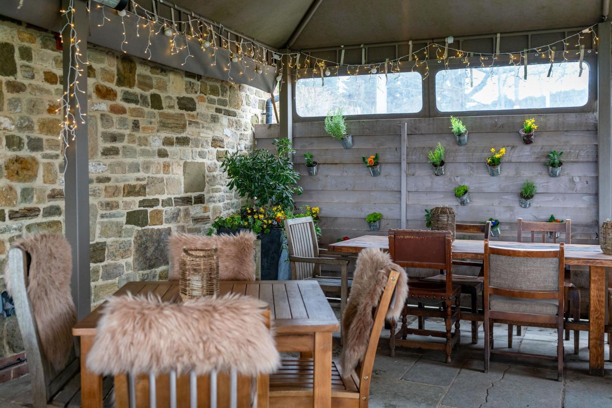 The Welldiggers Arms Bed & Breakfast Петуърт Екстериор снимка