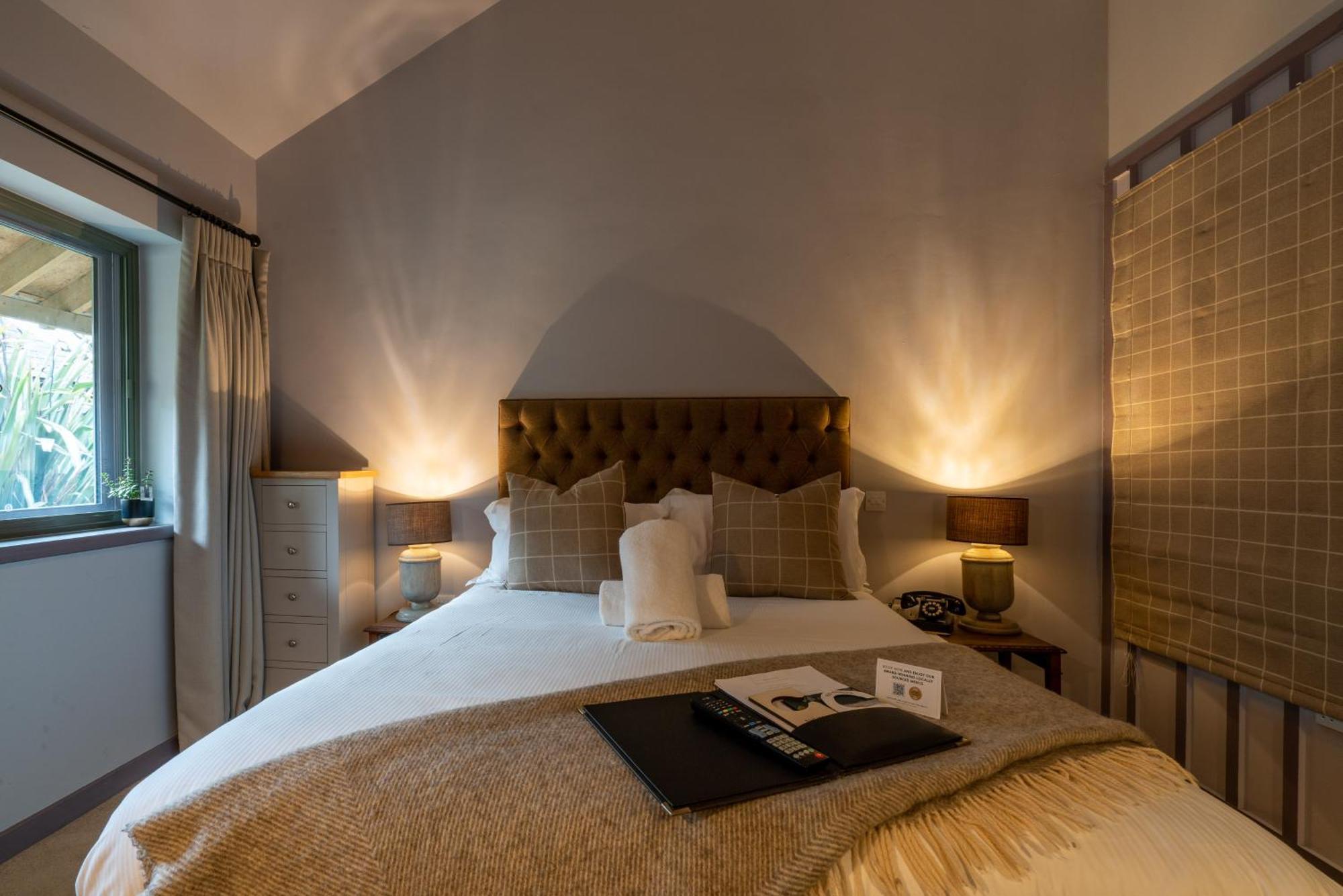 The Welldiggers Arms Bed & Breakfast Петуърт Екстериор снимка