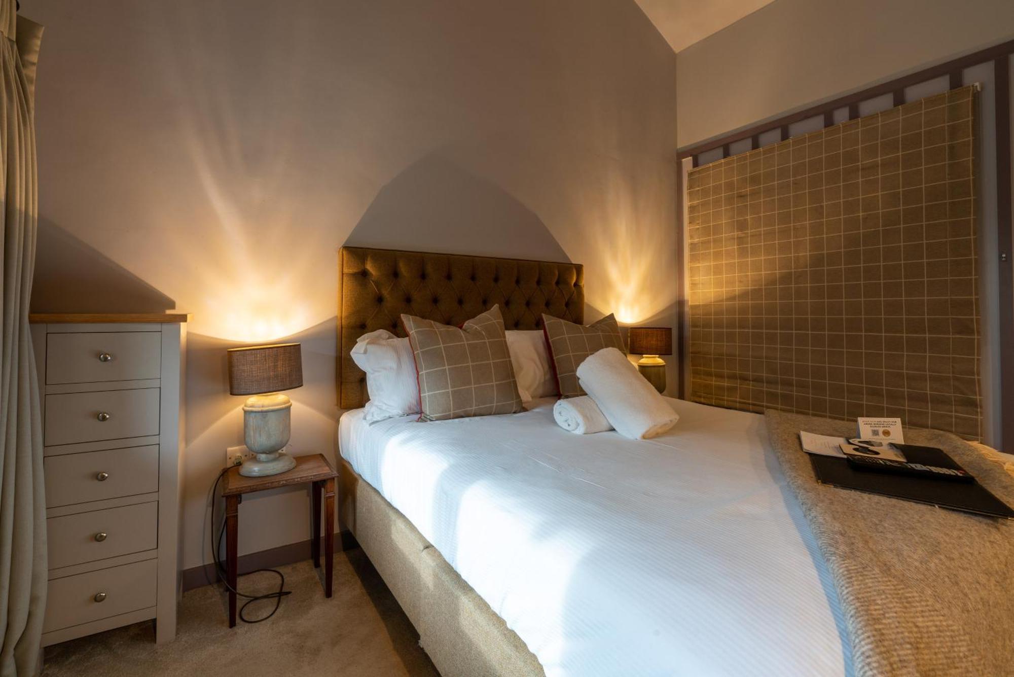 The Welldiggers Arms Bed & Breakfast Петуърт Екстериор снимка