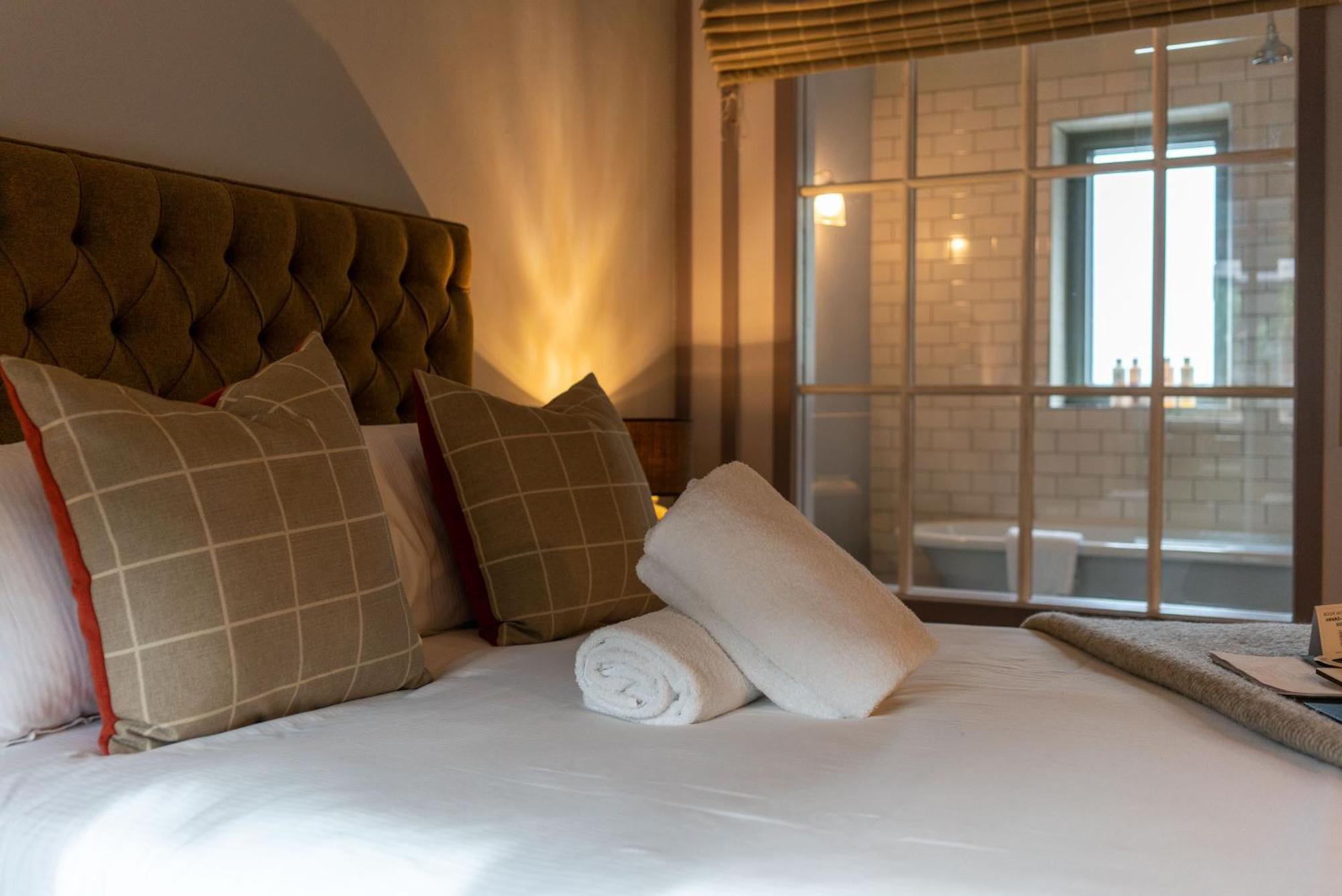 The Welldiggers Arms Bed & Breakfast Петуърт Екстериор снимка