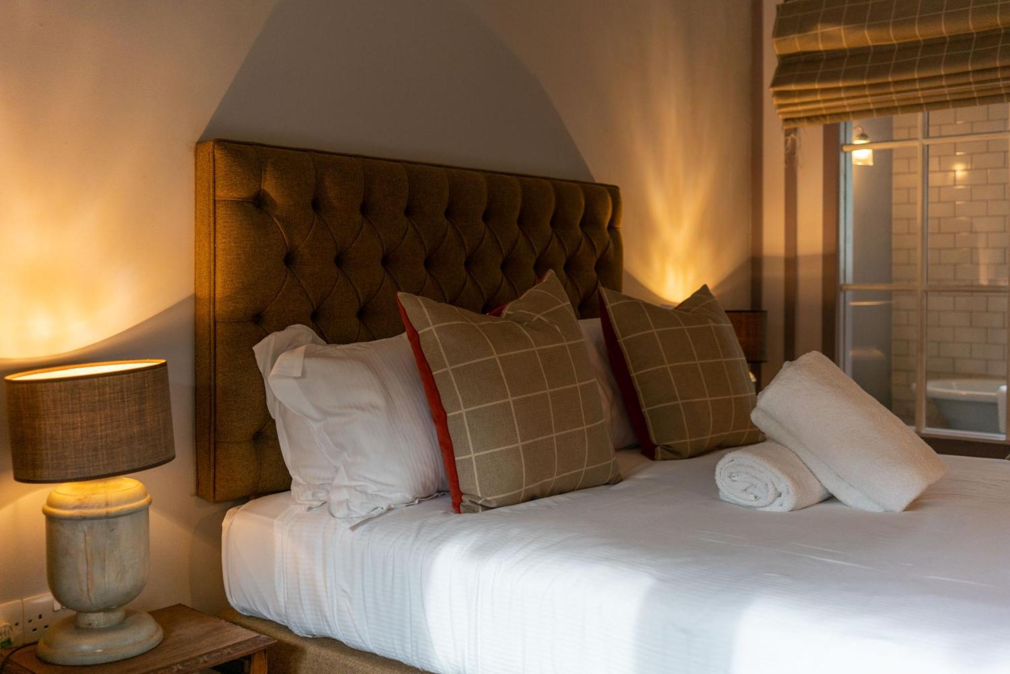 The Welldiggers Arms Bed & Breakfast Петуърт Екстериор снимка