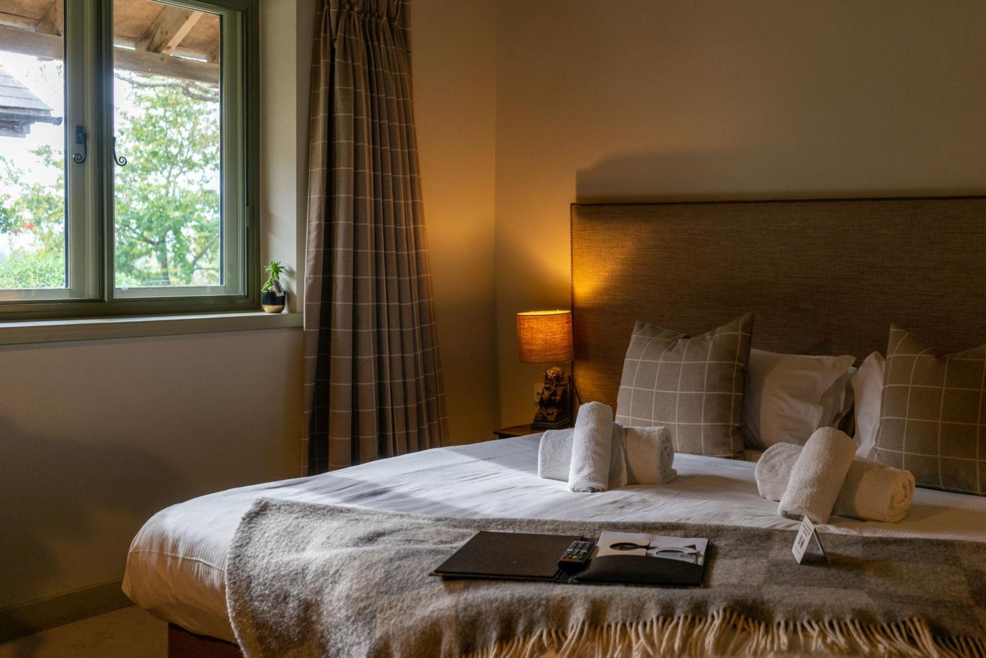 The Welldiggers Arms Bed & Breakfast Петуърт Екстериор снимка