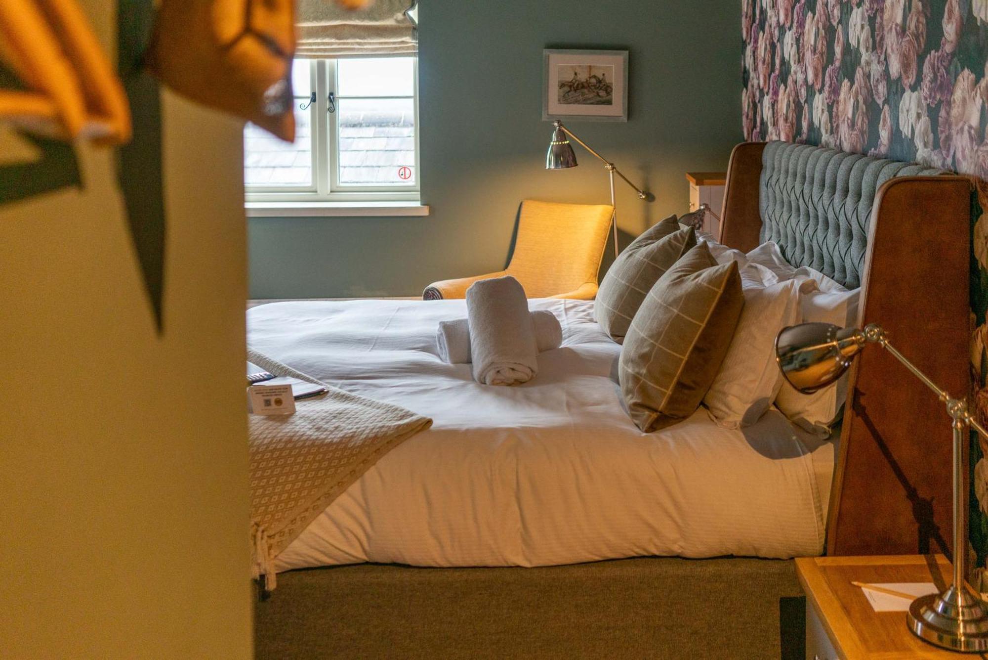 The Welldiggers Arms Bed & Breakfast Петуърт Екстериор снимка