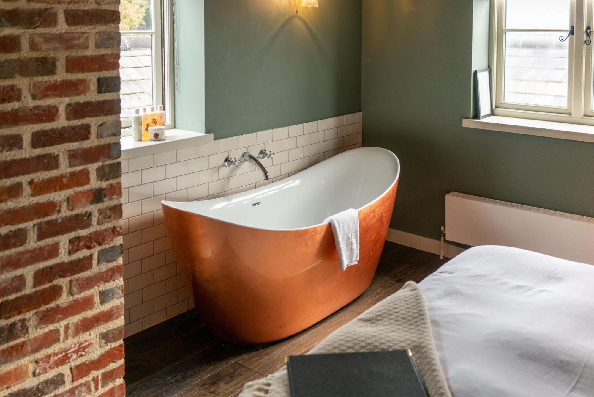 The Welldiggers Arms Bed & Breakfast Петуърт Екстериор снимка
