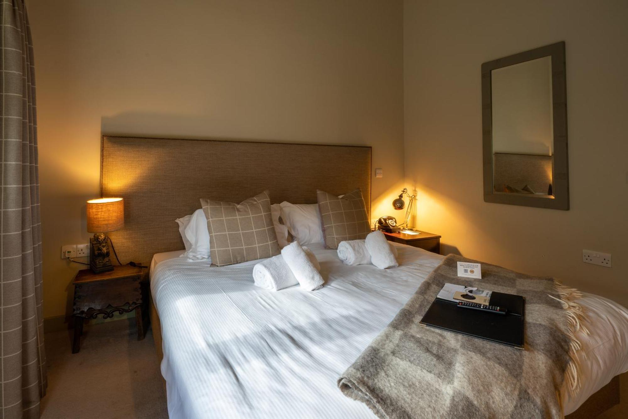The Welldiggers Arms Bed & Breakfast Петуърт Екстериор снимка