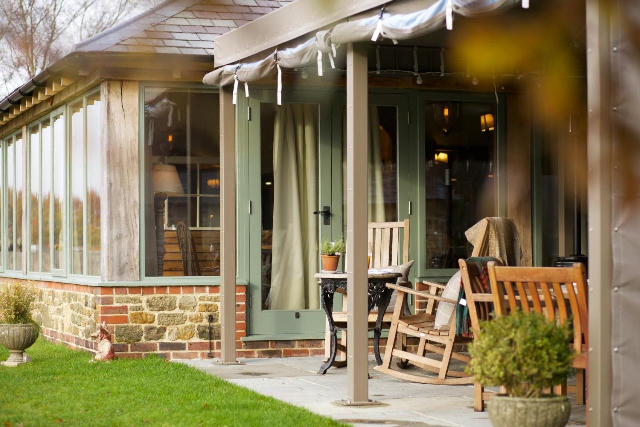 The Welldiggers Arms Bed & Breakfast Петуърт Екстериор снимка